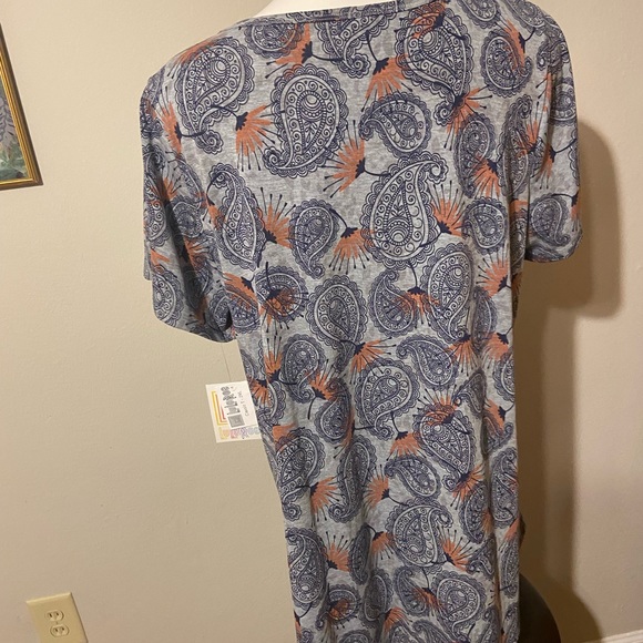 NWT 2X Classic Tee Lularoe - Picture 3 of 5